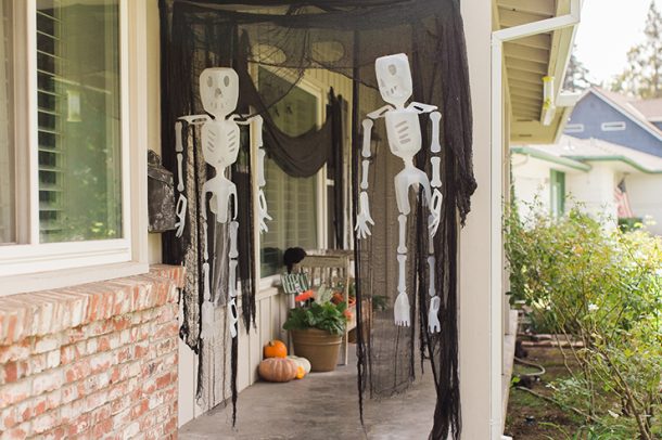 Milk Jug Skeletons | Easy DIY Halloween Decoration | DIY Skeleton Decor